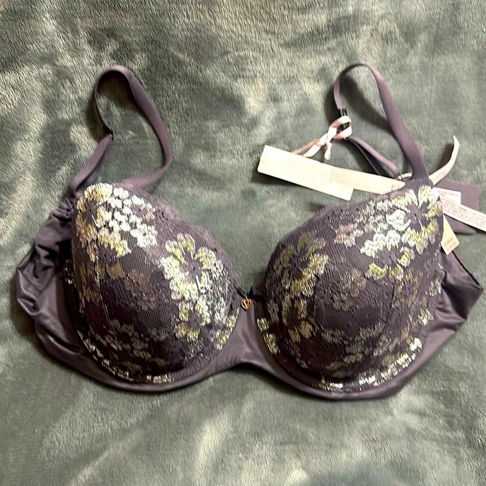 Body by Victoria’s Secret Lace thinly lined bra. Size 38D